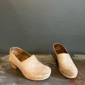 Dansko Nubuck Taupe clogs size 38